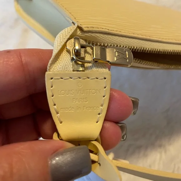 💎✨AUTHENTIC✨💎 Louis Vuitton Pochette Accessoires Epi Leather - Picture 7 of 10